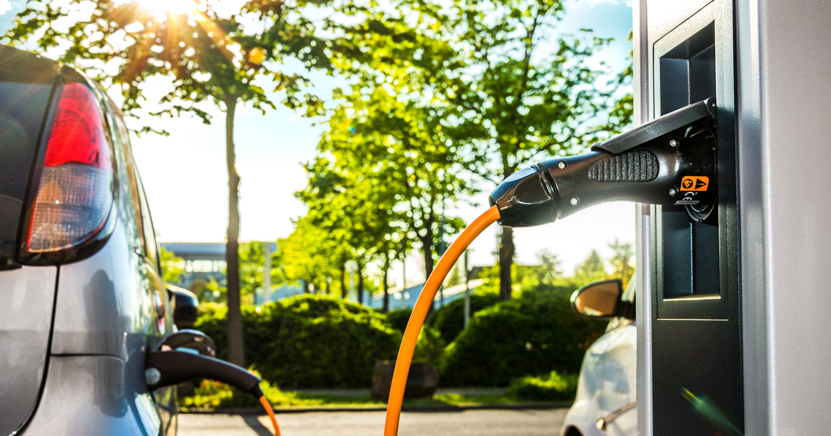 Elbil på långresa – laddningstips och ruttplanering för sommaren